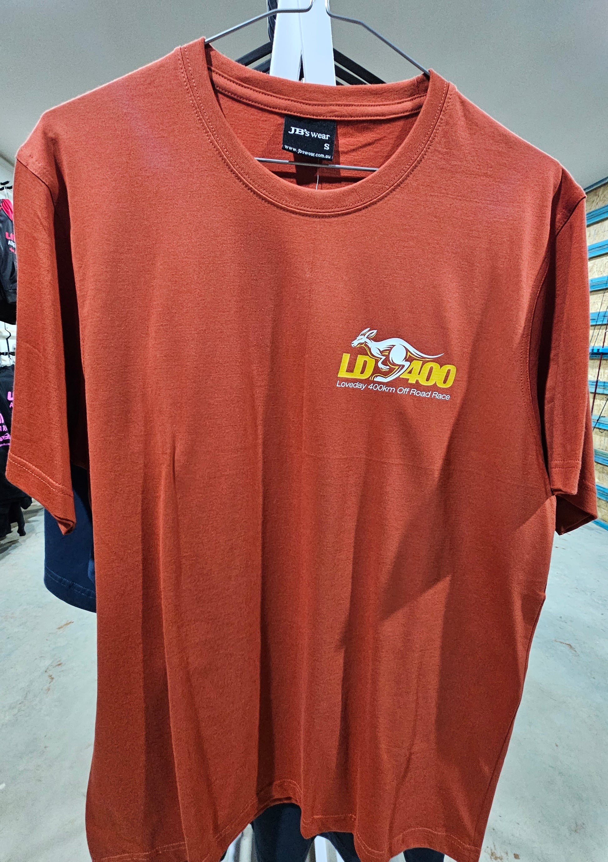 Red loveday 400 race Tshirt
